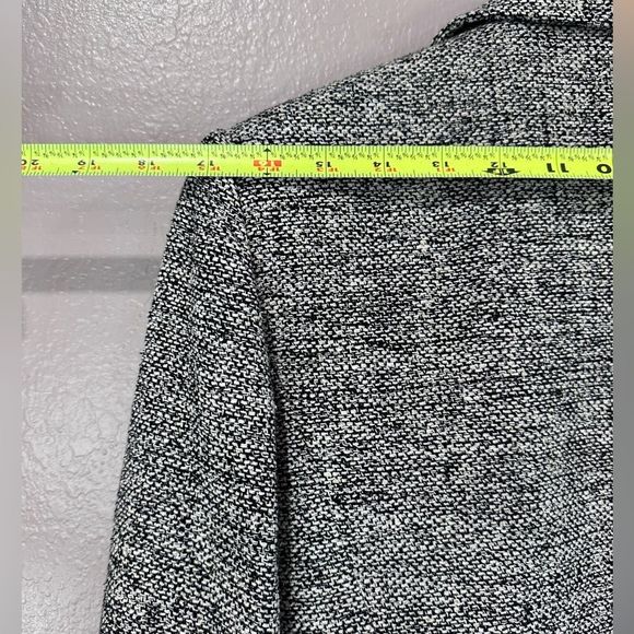 Pursuits ltd. 100% silk (shell) coat. Size medium - Picture 3 of 4